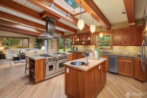 7816 NE 32nd Street Medina WA 98039