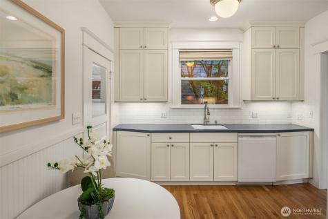 6903 32nd Avenue NW Seattle WA 98117