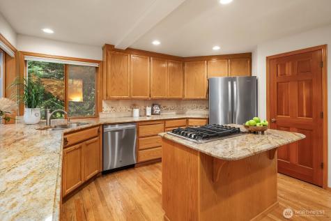 275 Mt Quay Drive NW Issaquah WA 98027