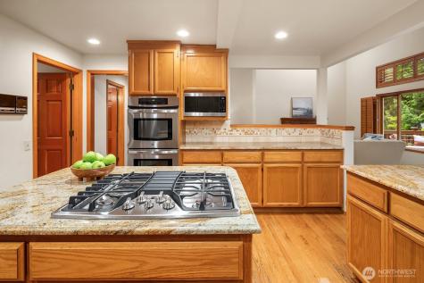 275 Mt Quay Drive NW Issaquah WA 98027