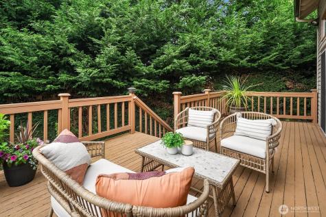 275 Mt Quay Drive NW Issaquah WA 98027