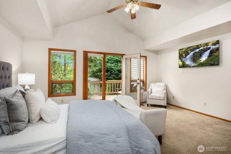 275 Mt Quay Drive NW Issaquah WA 98027