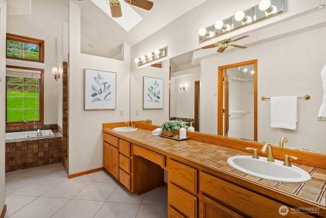 275 Mt Quay Drive NW Issaquah WA 98027