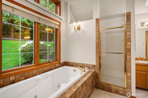 275 Mt Quay Drive NW Issaquah WA 98027