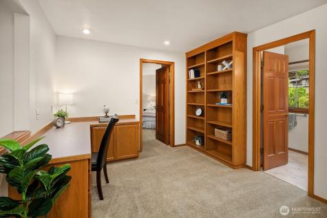 275 Mt Quay Drive NW Issaquah WA 98027