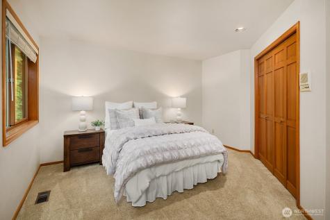 275 Mt Quay Drive NW Issaquah WA 98027