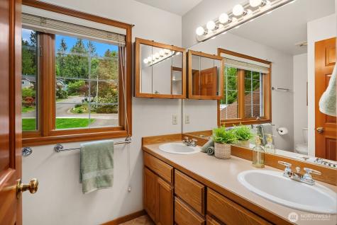 275 Mt Quay Drive NW Issaquah WA 98027