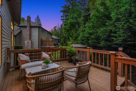 275 Mt Quay Drive NW Issaquah WA 98027