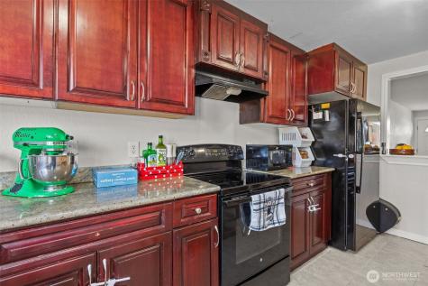 1711 4th Avenue NW Puyallup WA 98371