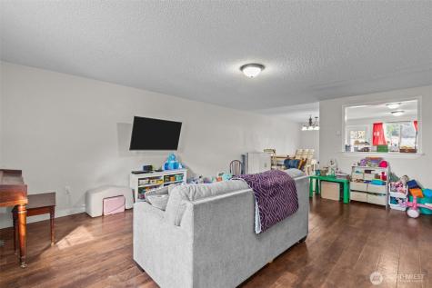 1711 4th Avenue NW Puyallup WA 98371