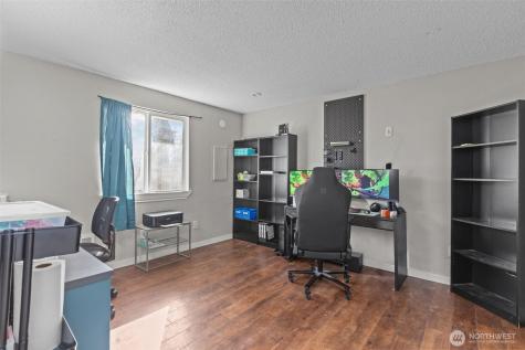 1711 4th Avenue NW Puyallup WA 98371