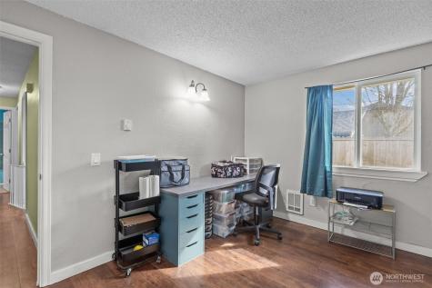 1711 4th Avenue NW Puyallup WA 98371