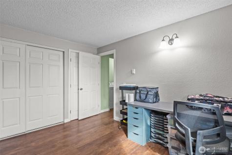 1711 4th Avenue NW Puyallup WA 98371