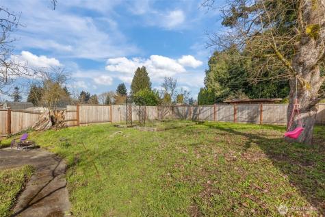 1711 4th Avenue NW Puyallup WA 98371