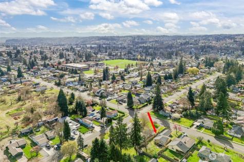 1711 4th Avenue NW Puyallup WA 98371