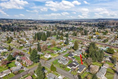 1711 4th Avenue NW Puyallup WA 98371