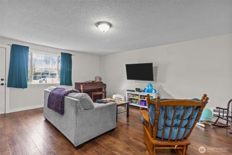 1711 4th Avenue NW Puyallup WA 98371