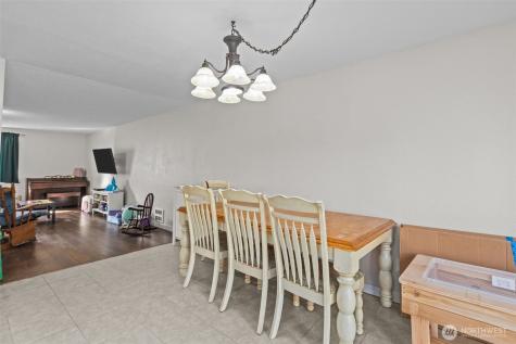1711 4th Avenue NW Puyallup WA 98371