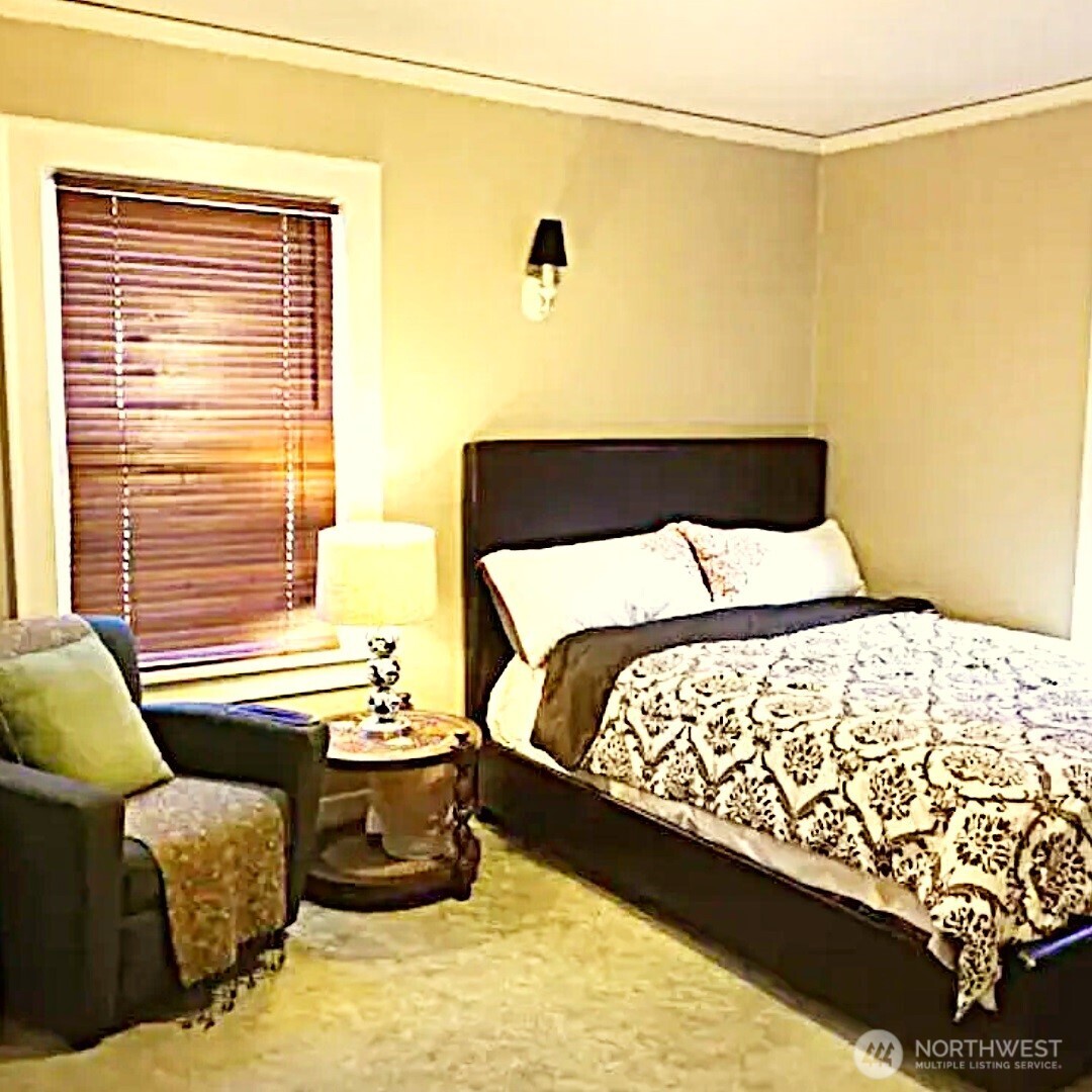 7818 NE Lake City Way NE Seattle WA 98115