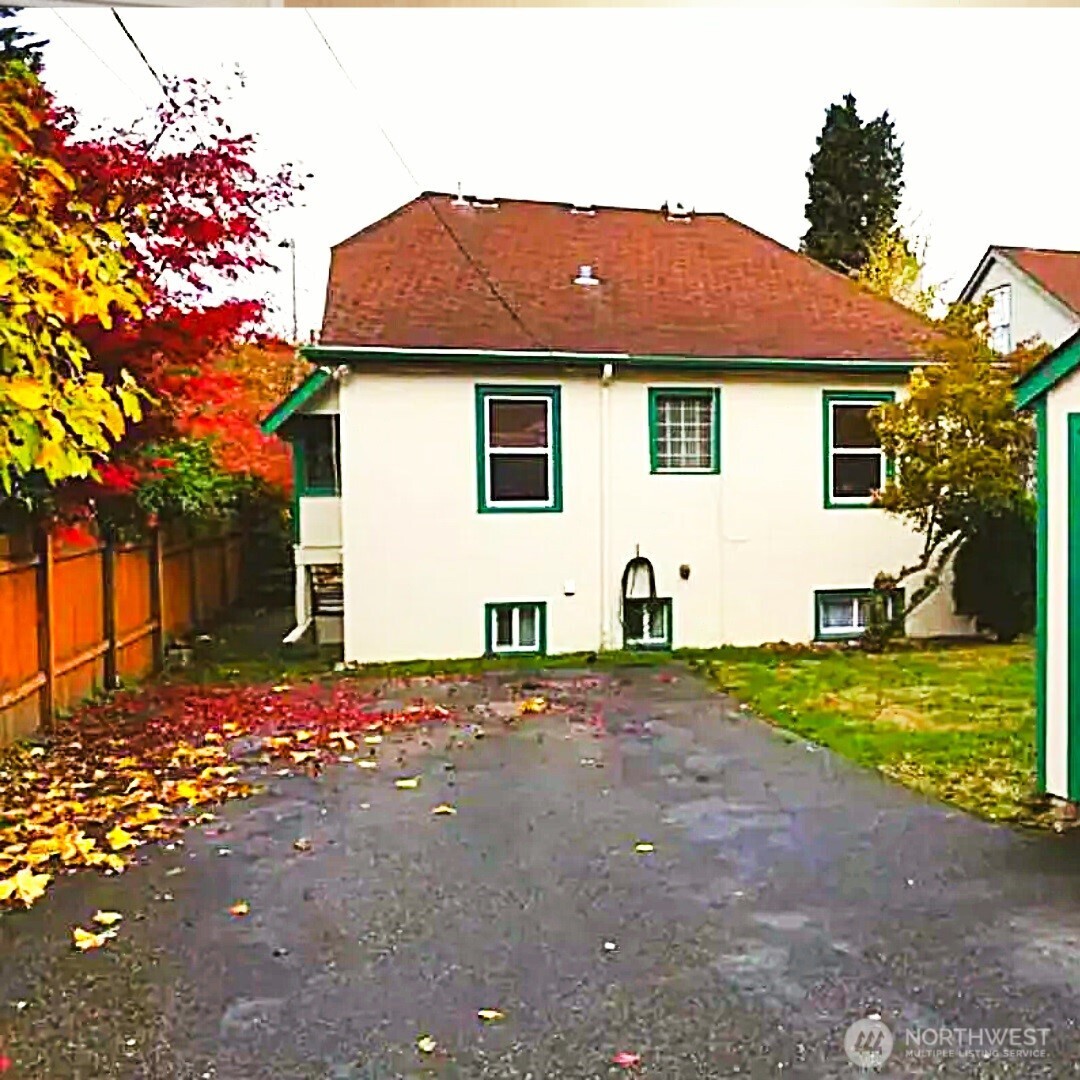 7818 NE Lake City Way NE Seattle WA 98115