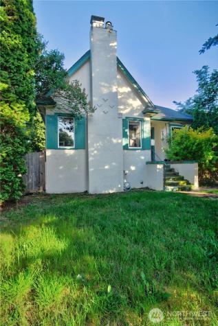 7818 NE Lake City Way NE Seattle WA 98115