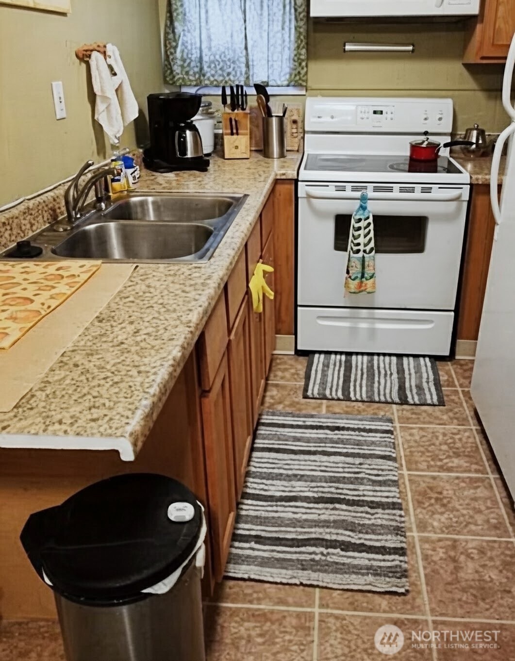 7818 NE Lake City Way NE Seattle WA 98115