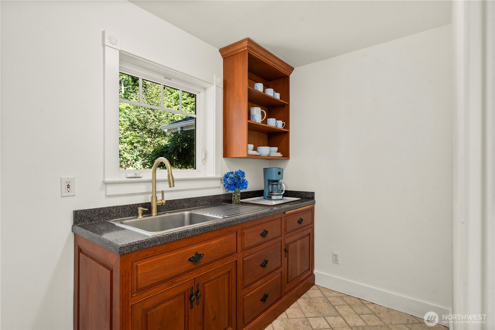 24 Broadway Hill Road Hoquiam WA 98550
