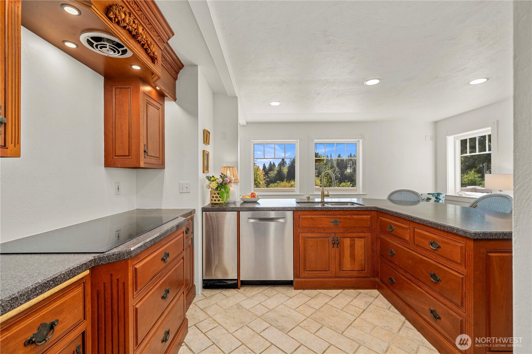 24 Broadway Hill Road Hoquiam WA 98550