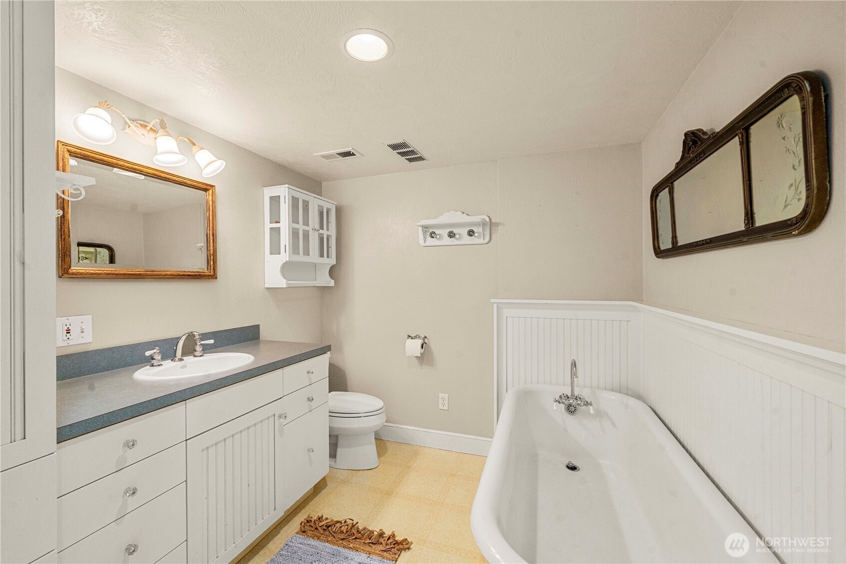 24 Broadway Hill Road Hoquiam WA 98550