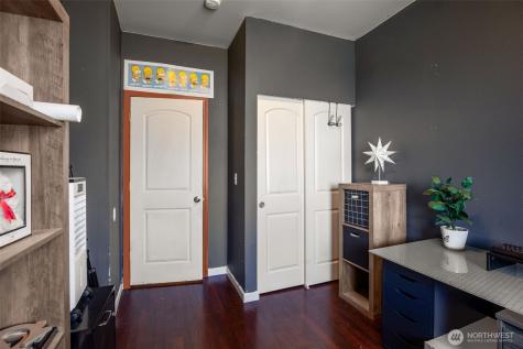7042 E J Street Tacoma WA 98404