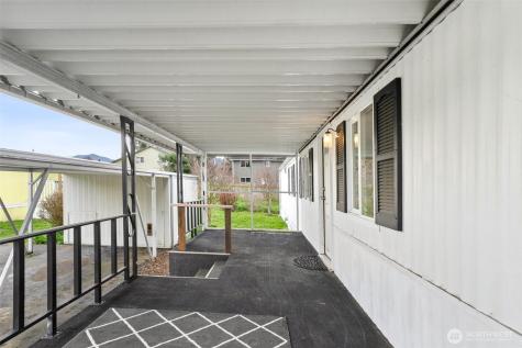 930 Mountain Villa Loop Enumclaw WA 98022