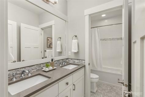 7817 NE Ledgestone Loop Bainbridge Island WA 98110