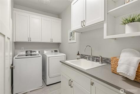7817 NE Ledgestone Loop Bainbridge Island WA 98110