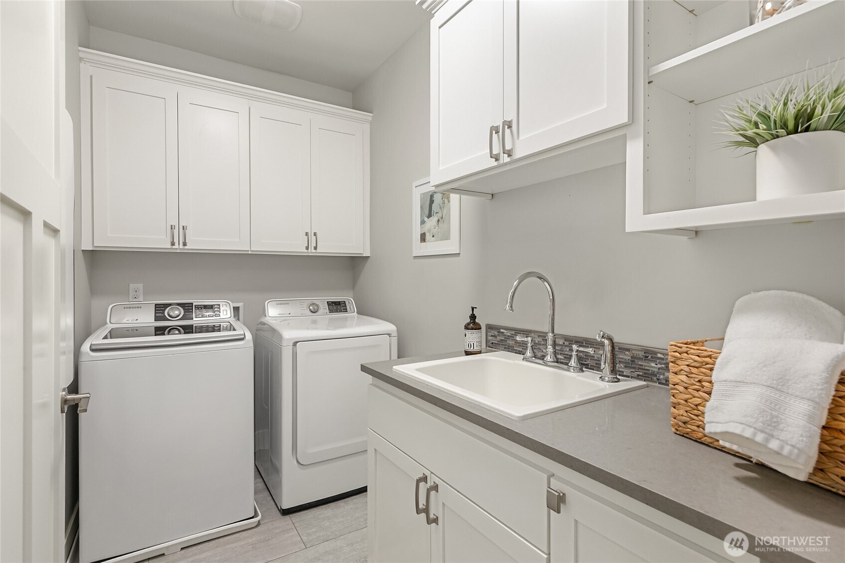7817 NE Ledgestone Loop Bainbridge Island WA 98110
