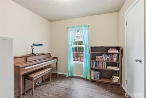 1047 Beaver Creek Road Cathlamet WA 98612