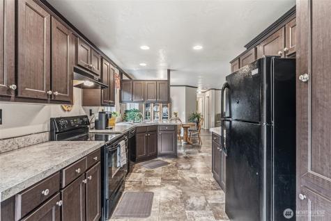 1047 Beaver Creek Road Cathlamet WA 98612