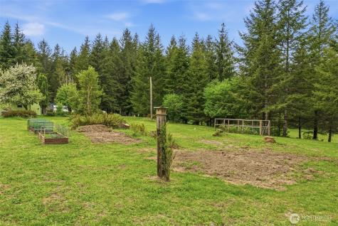 1047 Beaver Creek Road Cathlamet WA 98612