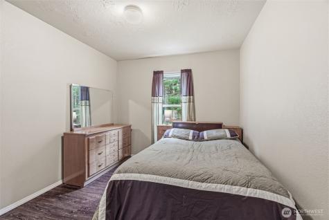 1047 Beaver Creek Road Cathlamet WA 98612