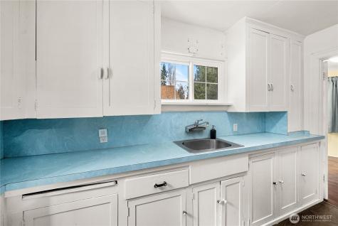 12027 10th Avenue S Seattle WA 98168