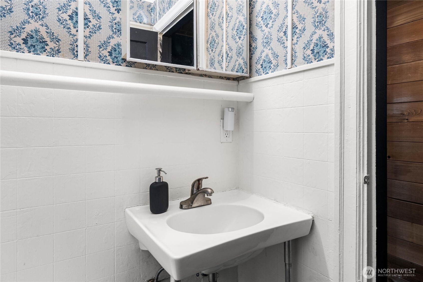 12027 10th Avenue S Seattle WA 98168