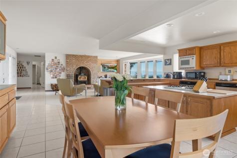 1889 West Beach Road Oak Harbor WA 98277