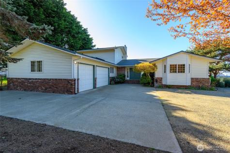1889 West Beach Road Oak Harbor WA 98277