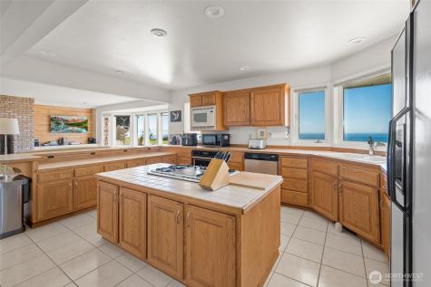 1889 West Beach Road Oak Harbor WA 98277