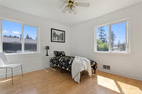 544 NE Easy Street Oak Harbor WA 98277