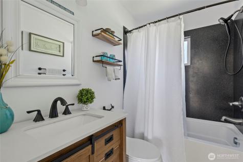 544 NE Easy Street Oak Harbor WA 98277