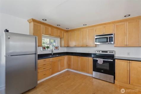 544 NE Easy Street Oak Harbor WA 98277