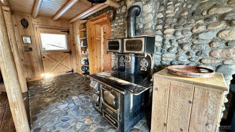 132 Twin Lakes Road Winthrop WA 98862