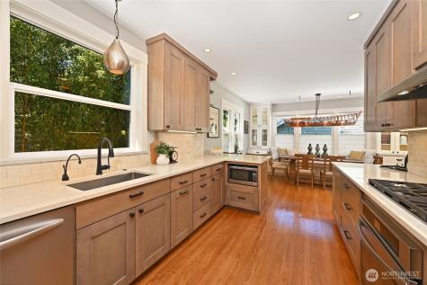 5207 Wallingford Avenue N Seattle WA 98103
