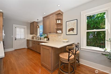 5207 Wallingford Avenue N Seattle WA 98103
