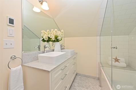 5207 Wallingford Avenue N Seattle WA 98103